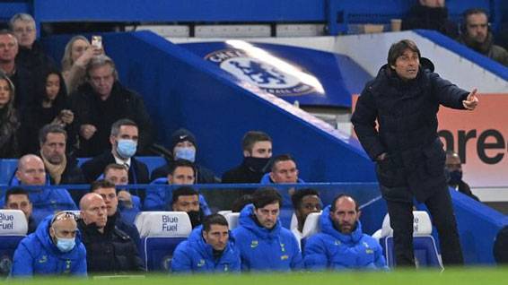 Tottenham Dihajar Chelsea, Antonio Conte Kecam Wasit
