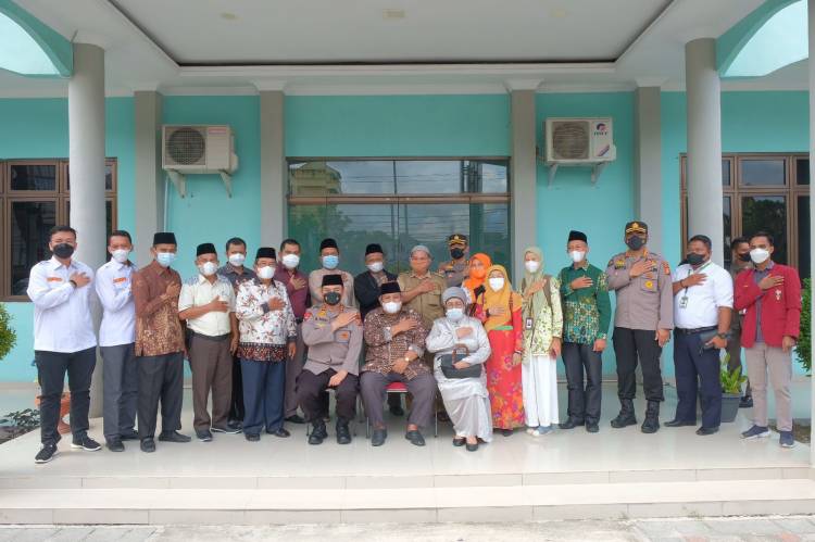 Kunjungi PW Muhammdiyah Riau, Kapolda Irjen Pol M lqbal "Terima Saya Jadi Bagian Keluarga Besar"