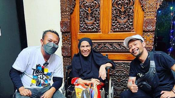 Sule Berharap Pemerintah dan Rekan Artis Lain Ikut Bantu Dorce Gamalama
