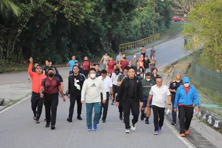 Kapolda Riau Irjen M Iqbal Safari Silaturahmi Dengan Jajaran PT Pertamina Hulu Rokan Sembari Olahraga Bersama
