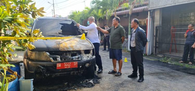 Mobil Dinas Kepala Keamanan Lapas Kelas II A Gobah Dibakar OTK