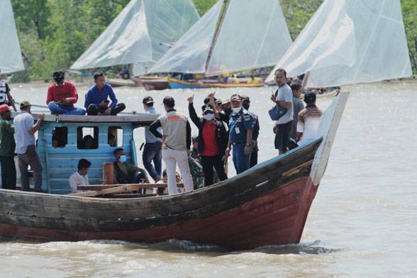 Wabup H Asmar Buka Lomba Sampan Layar Desa Bandul Kecamatan Tasik Putri Puyu