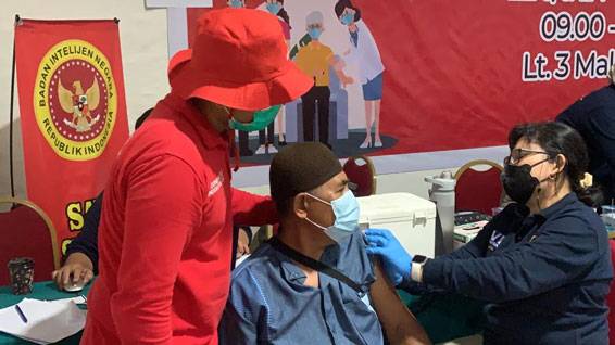 Ribuan Warga Kota Pekanbaru Datangi Vaksinasi Binda Riau di Mal Pekanbaru