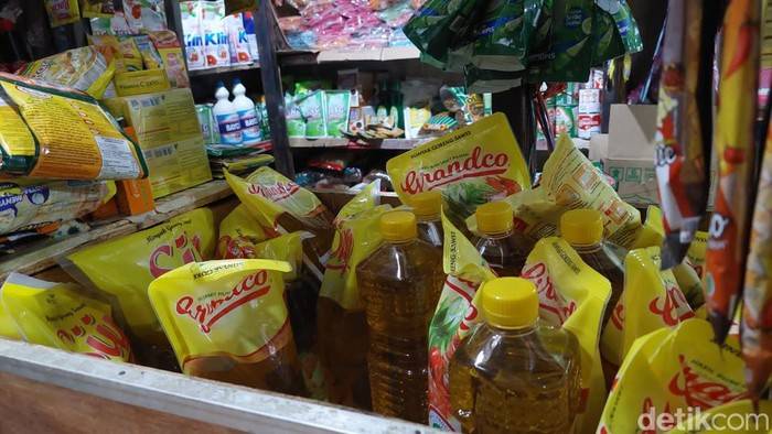 Pemerintah Berlakukan Kebijakan Minyak Goreng Rp14.000 Per Liter Mulai Hari Ini