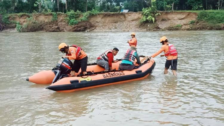 Susur Sungai Kampar, Tim SAR Gabungan Kembali Lanjutkan Pencarian Petani yang Tenggelam