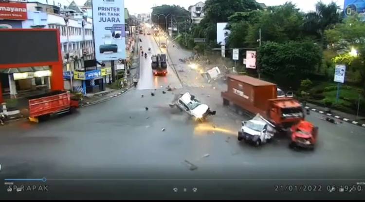 Mabes Polri Kerahkan Tim Traffic Accident Analisis Usut Laka Lantas Beruntun di Balikpapan