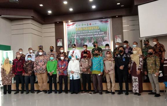 Louncing Vaksinasi Booster, Bupati HM Adil Jadi Peserta Pertama