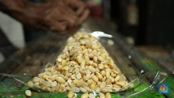 Harga Kedelai Melambung, Perajin Tahu-Tempe Berencana Mogok Nih!