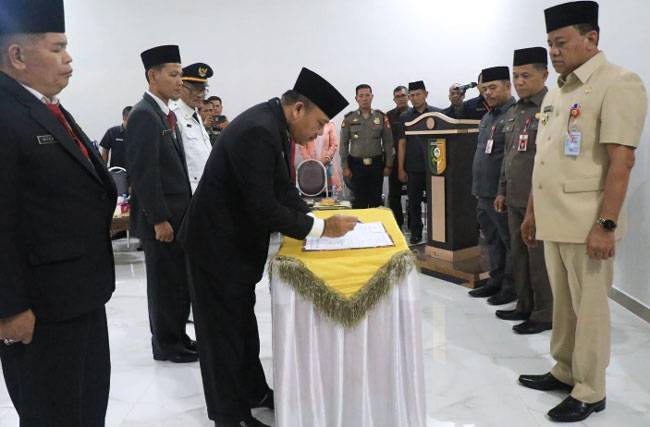 Plt Bupati Kuansing Lantik Pejabat Eselon II dan III