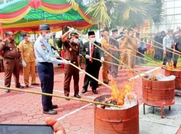 Musnahkan Barang Bukti, Sejumlah Tokoh dan LSM Apresiasi Kinerja Kajari Bengkalis