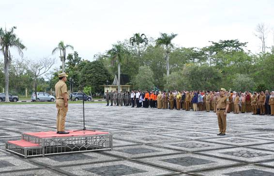 Jadi Pembina Apel Senin Bersama, Ini Pesan Wabup Husni