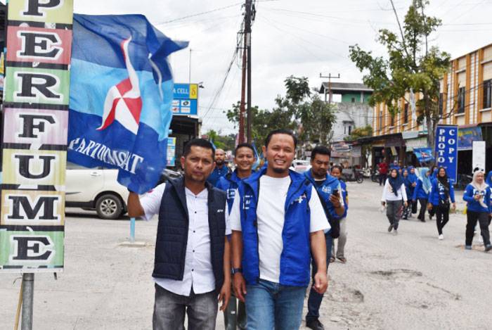 Jalanan di Pekanbaru Banyak Berlubang, Partai Demokrat Gotong Royong Lakukan Perbaikan