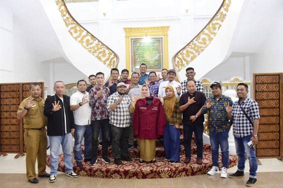 Terima Baju Kehormatan JMSI Bengkalis, Bupati Kasmarni akan Hadir Saat Pelantikan