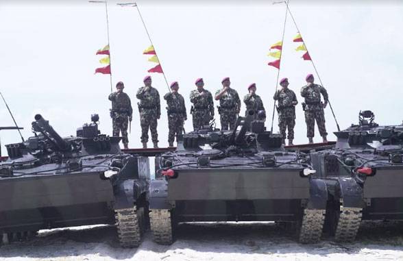 Panglima TNI Sematkan Baret Marinir Kepada Ketua MPR RI dan DPR RI