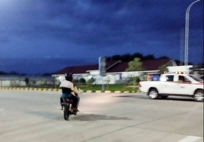 Pakai Aplikasi Google Map, Pemotor Nyasar Masuk Tol Pekanbaru-Dumai