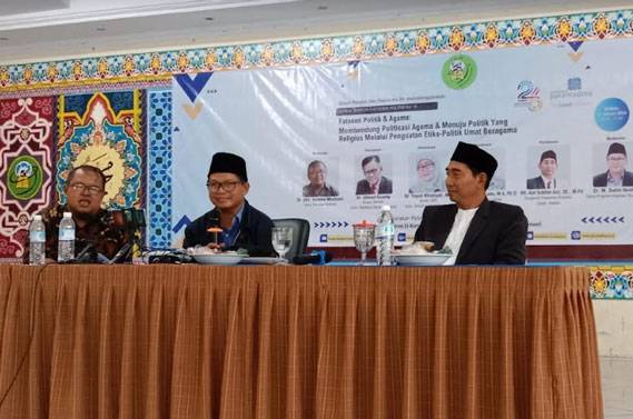 Membendung Politisasi Agama Melalui Penguatan Etika-Politik Umat Beragama