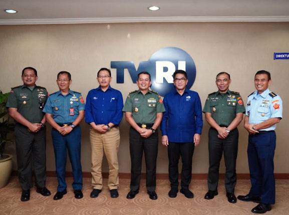 Bangun Kerja Sama Dengan Insan Pers dan Komunitas, Kapuspen TNI Kunjungi Stasiun TVRI