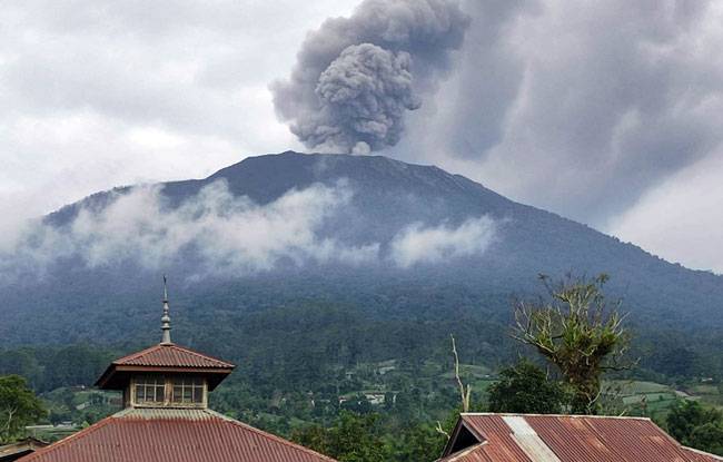 Dentuman Besar Terdengar, Marapi Erupsi Lagi