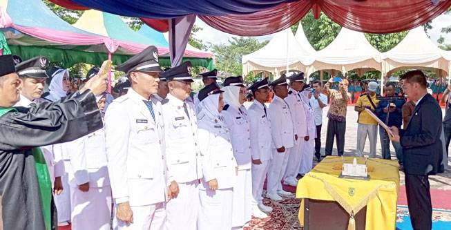 Bupati Afrizal Sintong Lantik 21 Penjabat Penghulu, 5 Administrator dan 2 Kepsek, Ini pesannya