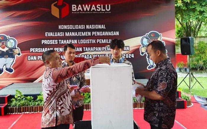 Bawaslu: Dilarang Bawa Handphone ke Bilik Suara