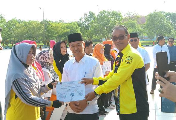 Tutup Latihan Bersama Marching Band, Bupati Berharap Rohil Raih Prestasi Gemilang di Porprov 2026