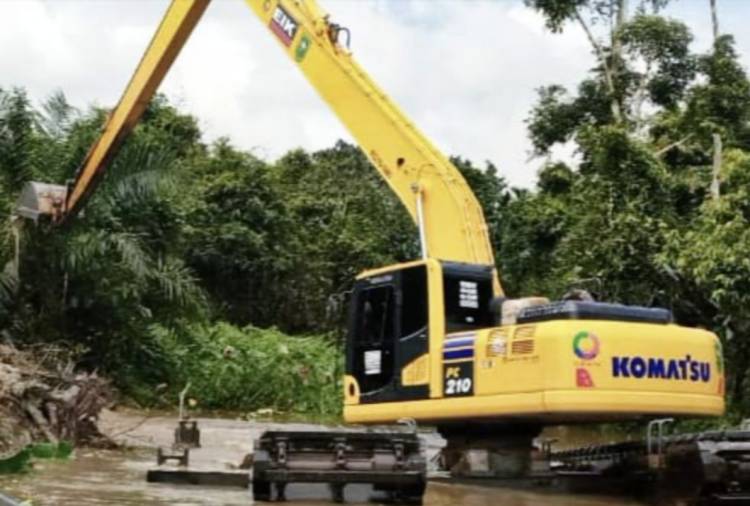 Sepanjang 10 kilometer Sungai Reteh Inhil Dinormalisasi
