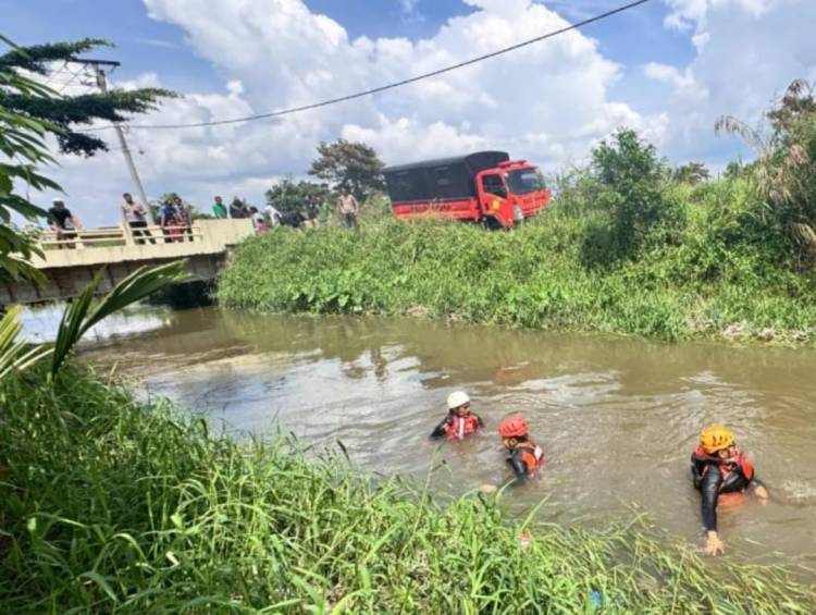 Bocah 9 Tahun Hilang Terbawa Arus Parit Perumahan Panji Residence Kualu