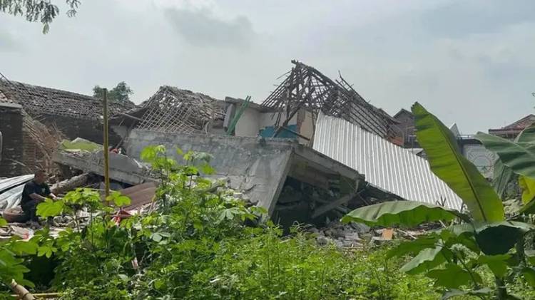 Rumah Polisi di Mojokerto Meledak, 2 Dikabarkan Tewas