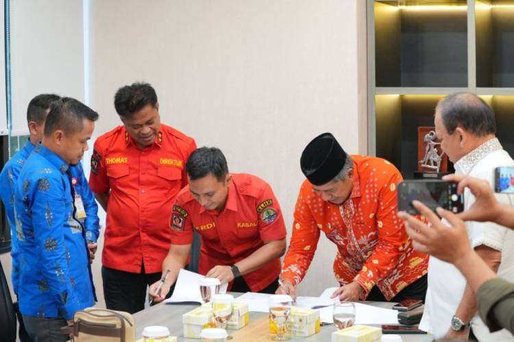 Perkuat Manggala Agni, Pemkab Siak Hibahkan Lahan