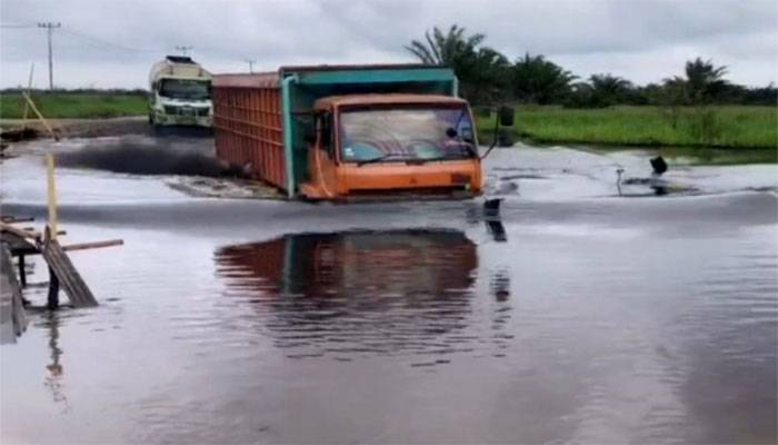 Banjir Putus Jalan Lintas Provinsi di Rohul