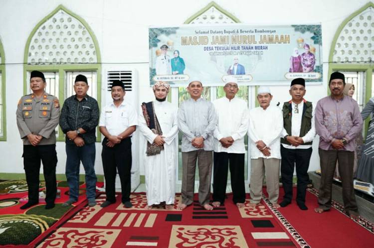 Bupati Inhil H. Herman Hadiri Peringatan Isra Mi&rsquo;raj di Desa Tekulai Hilir