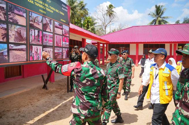 Kasum TNI Tinjau Pembangunan Huntara-Huntap di Tapanuli Selatan