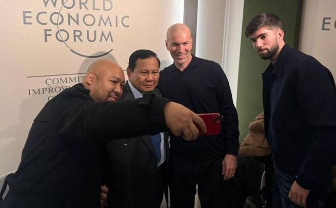 Momen Prabowo Bertemu Zidane di WEF Davos