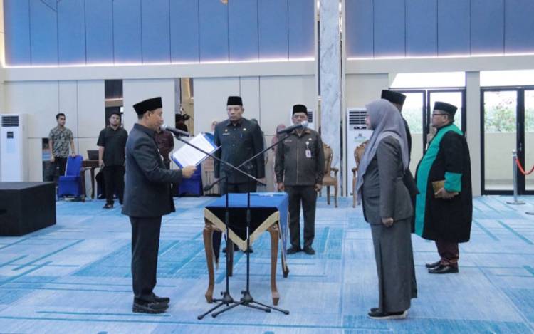 Wawako Pekanbaru Lantik 43 Pejabat Pemko Pekanbaru