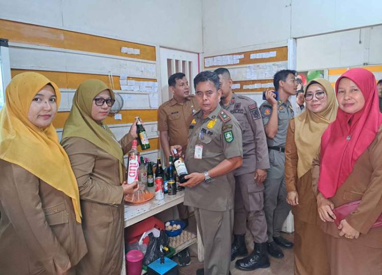 Tindak Lanjuti Aduan Masyarakat, Disdagperin dan Satpol PP Bengkalis Awasi Penjualan Minuman Beralkohol
