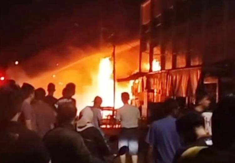 Diduga Gas Bocor, Ruko Semi Permanen di Siak terbakar