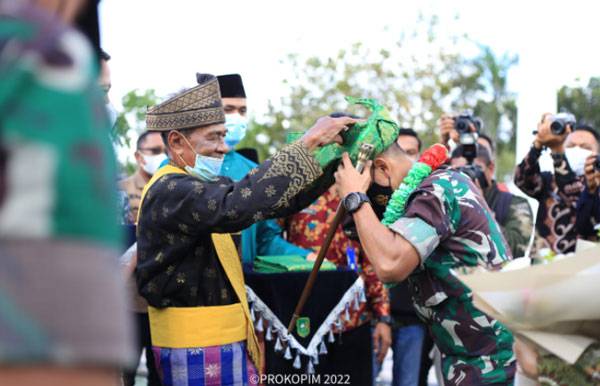 Silaturahmi ke Meranti, Danrem Diberikan Tanjak Anderi Guru Selebu