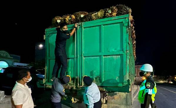 Dishub Riau Razia ODOL di Malam Hari, Tilang 41 Kendaraan