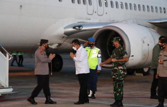 Pangkogabwilhan I Sambut Kedatangan Kapolri di Bandara RHF Tanjungpinang