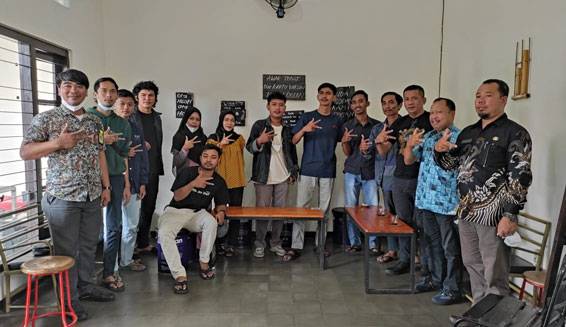 Bupati Adil Ngopi Bersama Mahasiswa Meranti di Yogyakarta