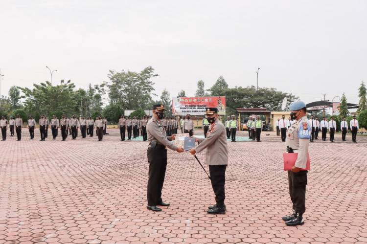 Serius dan Tak Pernah Lelah Tangani Covid-19, Kapolsek Tanah Putih Dapat Penghargaan Kapolres Rohil