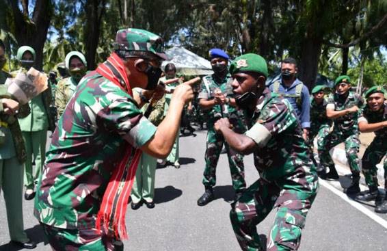 Kunjungan Kerja Perdana Pangdam Pattimura ke Maluku Tengah