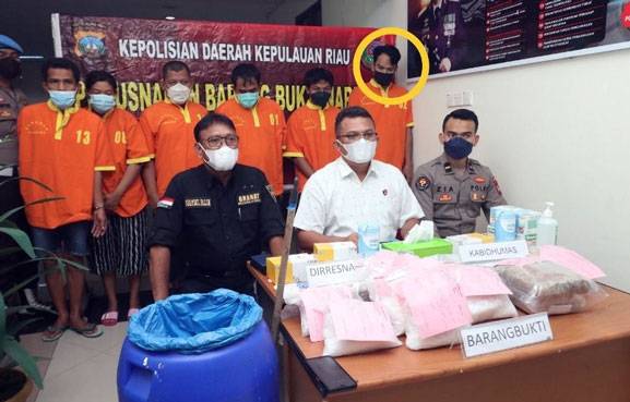 Polda Kepri Hadirkan Oknum Brimob Pengawal Gubernur Kepri yang Jadi Bandar Sabu