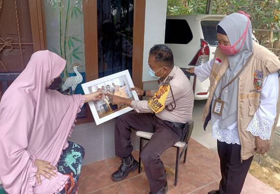 Tim Tiga Pilar Lacak Keberadaan Pasien Covid-19 di Kelurahan Industri Tenayan