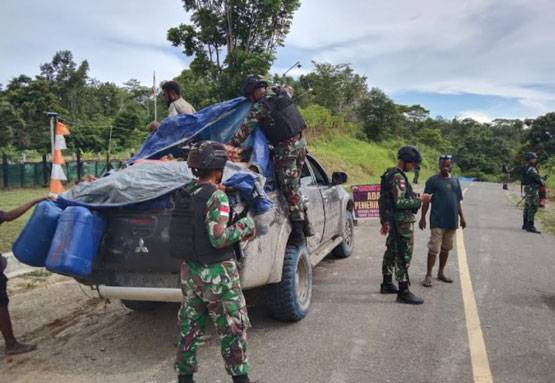 Menjaga Stabilitas Keamanan, Satgas Yonif 126/KC Gelar Sweeping di Perbatasan