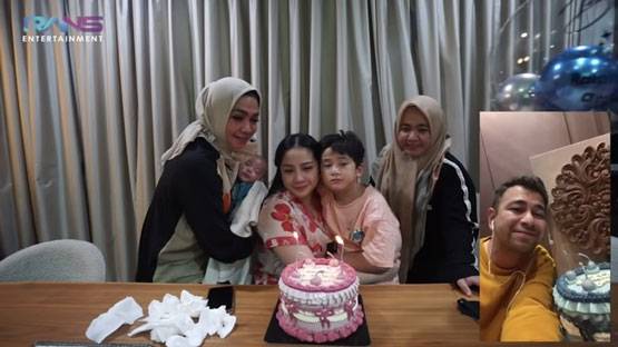 Hadiah HUT,  Raffi-Nagita Dapat Kado ATM di Rumah