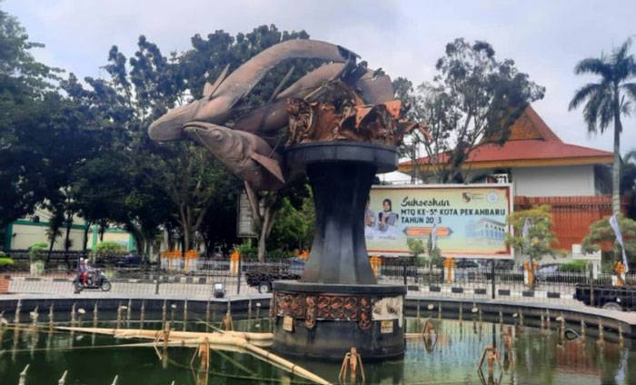 Tugu Ikan Selais Pekanbaru Tiba-tiba Patah