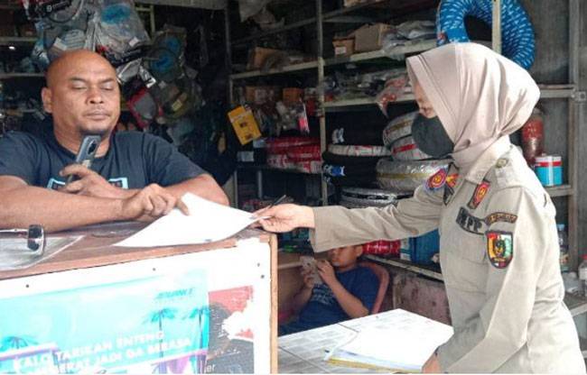 Penertiban Bangunan Liar di Sepanjang HR Subrantas Berlanjut