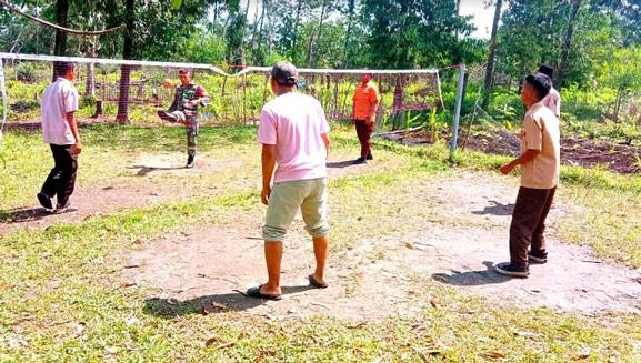 Cerita Anggota TNI Olahraga Bersama dengan Pelajar di Kabupaten Pelalawan