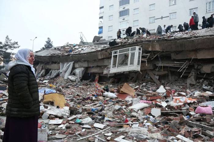 Gempa Turki , Korban Tewas Sentuh 1.200 Jiwa